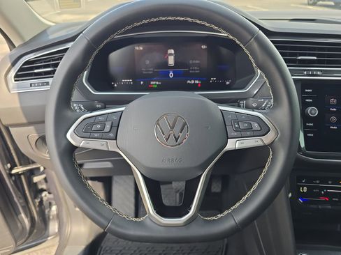 Used 2024 Volkswagen Tiguan SE FWD image 24