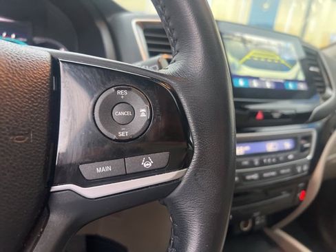 Certified 2020 Honda Pilot Touring image 25