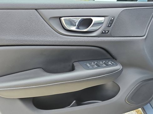 Certified 2022 Volvo S60 B5 Momentum w/ Premium Package image 12