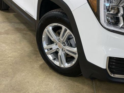 Used 2024 GMC Terrain SLE FWD image 11