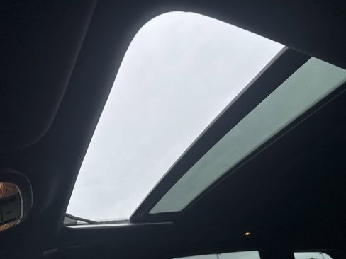 Used 2021 Jeep Grand Cherokee Laredo X AWD/4WD image 9