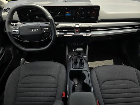 Used 2025 Kia K4 EX FWD image 32