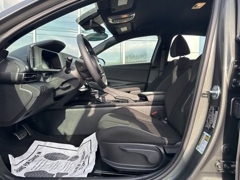 Certified 2025 Hyundai Elantra Sport image 17