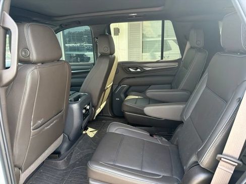 Used 2024 GMC Yukon Denali RWD image 8