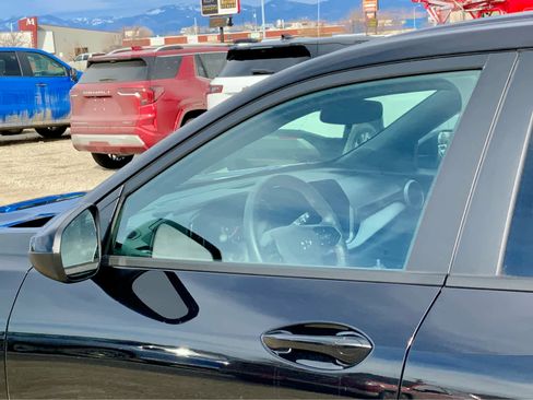 Used 2025 Chevrolet Trax RS image 11