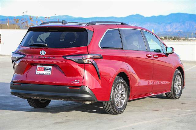 Certified 2023 Toyota Sienna XLE FWD image 5