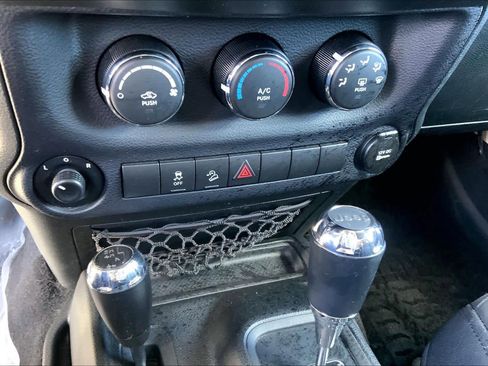 Used 2016 Jeep Wrangler Unlimited Sport w/ Quick Order Package 24S AWD/4WD image 35