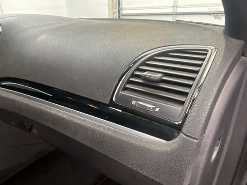 Used 2019 Chrysler 300 S RWD image 11
