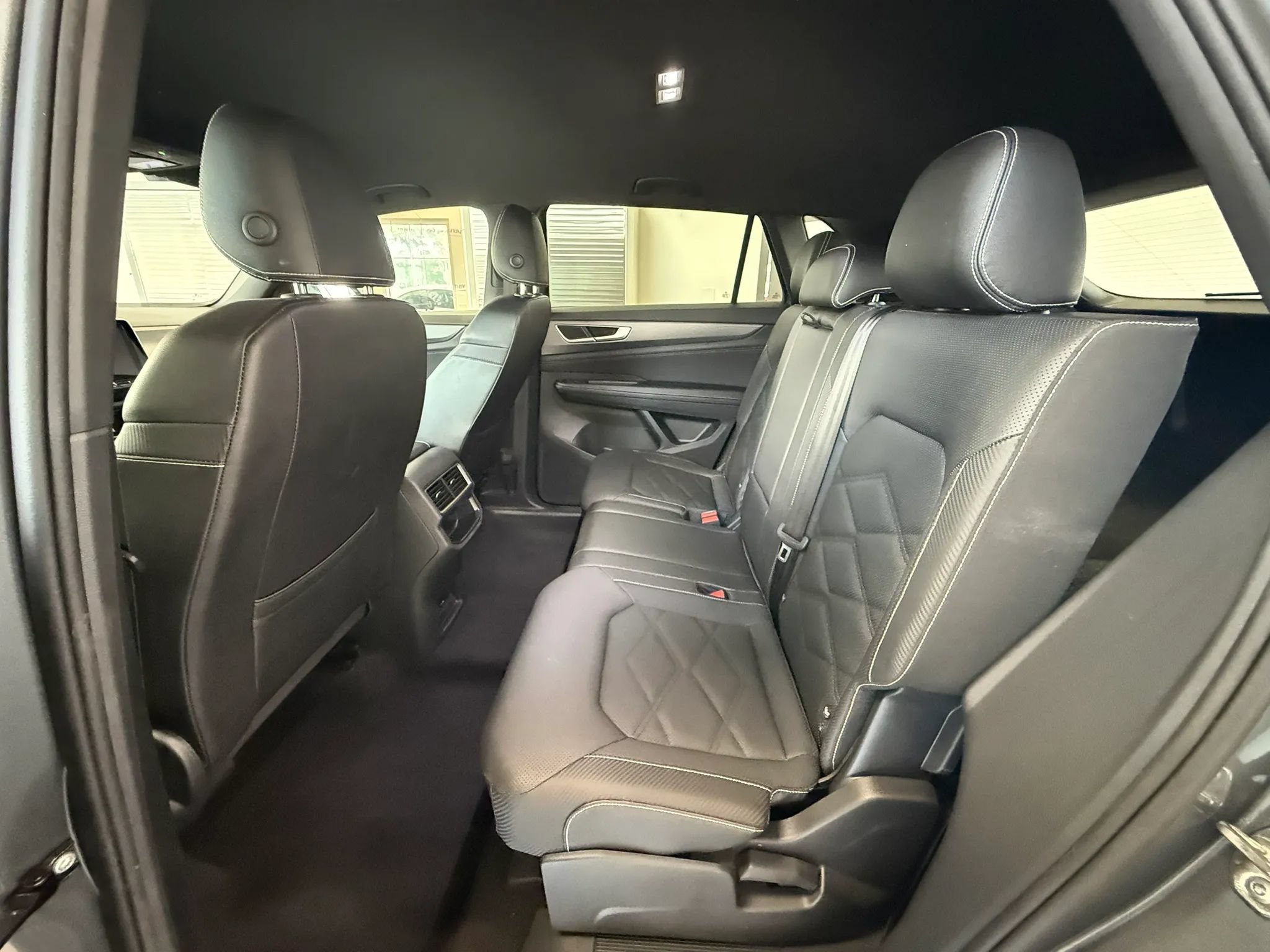 Used 2024 Volkswagen Atlas Cross Sport SE FWD image 18