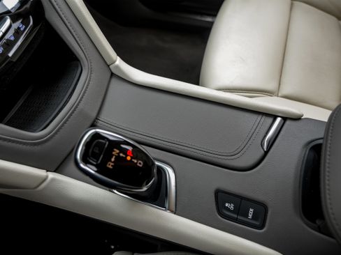 Used 2018 Cadillac XT5 Premium Luxury w/ Driver Assist Package image 27