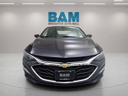 Used 2022 Chevrolet Malibu LT image 2