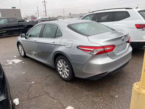 Used 2018 Toyota Camry LE image 8