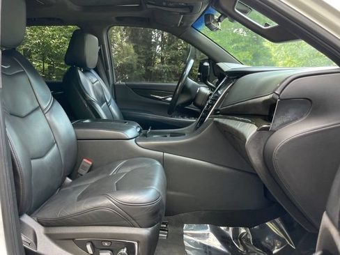 Used 2018 Cadillac Escalade Platinum RWD image 24