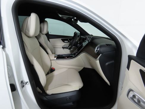 Certified 2025 Mercedes-Benz GLC 300 image 21