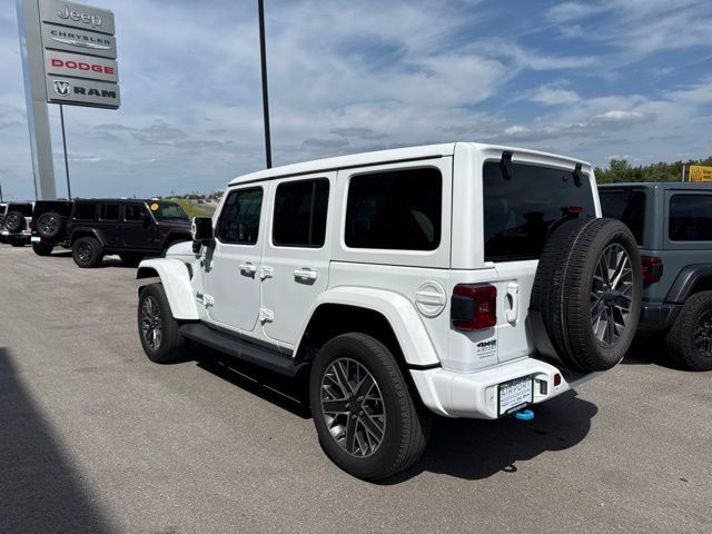 Used 2022 Jeep Wrangler Unlimited Sahara AWD/4WD image 6