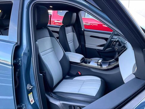 Used 2026 Land Rover Range Rover Evoque Dynamic SE image 9