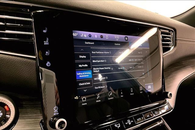 Used 2023 Jeep Wagoneer Series III w/ Preferred Equipment Group AWD/4WD image 38