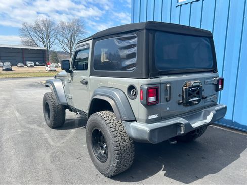 Used 2019 Jeep Wrangler Sport image 3