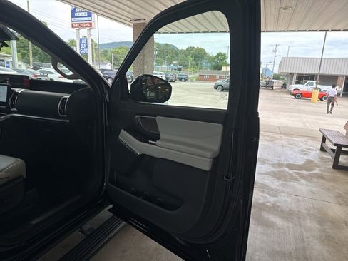 Used 2025 Ford Expedition Platinum w/ Platinum Ultimate Package AWD/4WD image 25