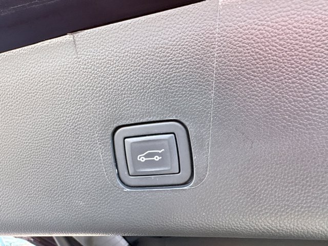 Used 2023 Chevrolet Traverse LT FWD image 26