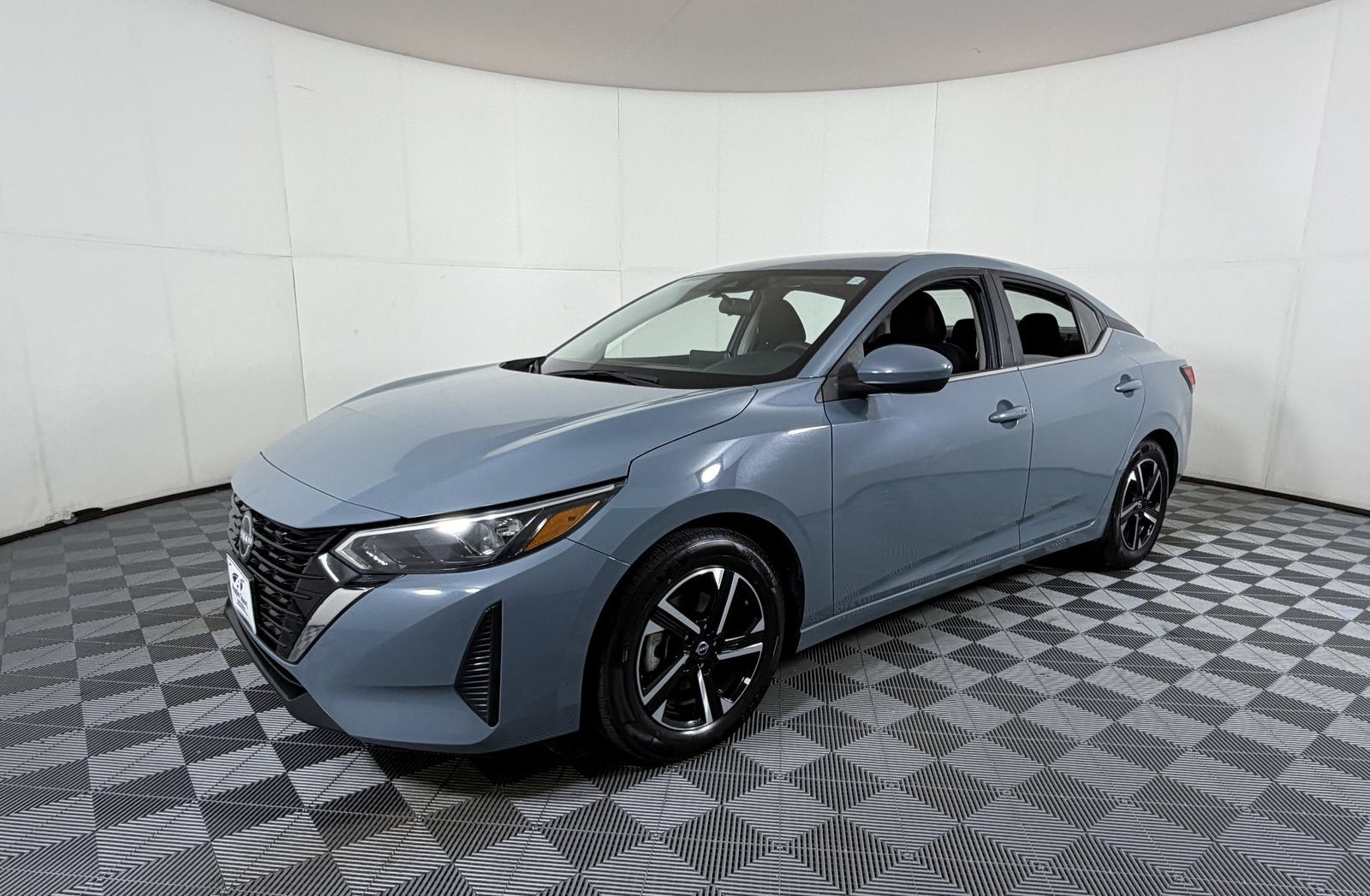 Used 2024 Nissan Sentra SV FWD image 2