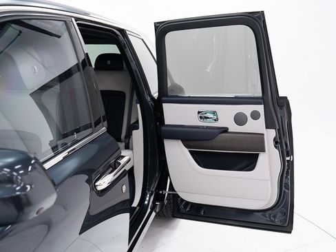 Used 2026 Rolls-Royce Cullinan AWD/4WD image 22