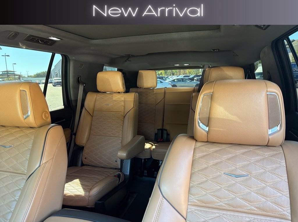 Used 2022 Cadillac Escalade Premium Luxury w/ Performance Package AWD/4WD image 2