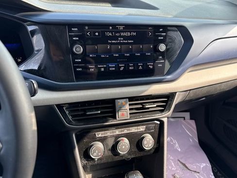 Used 2023 Volkswagen Taos SE w/ Panoramic Sunroof Package image 22