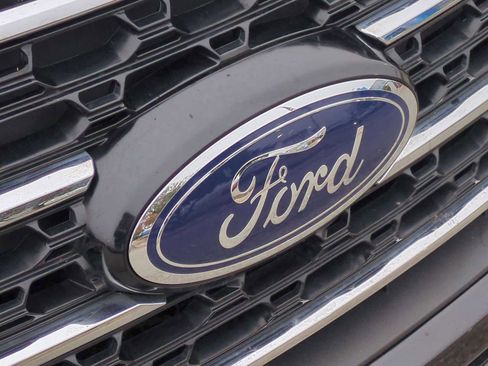 Used 2021 Ford Explorer XLT w/ Equipment Group 202A image 30