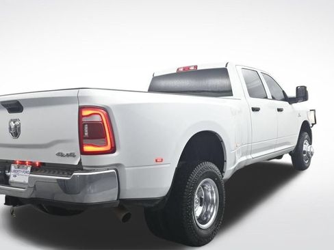 Used 2024 RAM 3500 Tradesman w/ Chrome Appearance Group AWD/4WD image 6