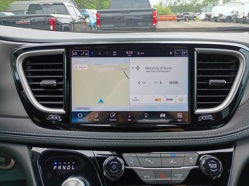 Used 2027 Chrysler Pacifica Select AWD/4WD image 15