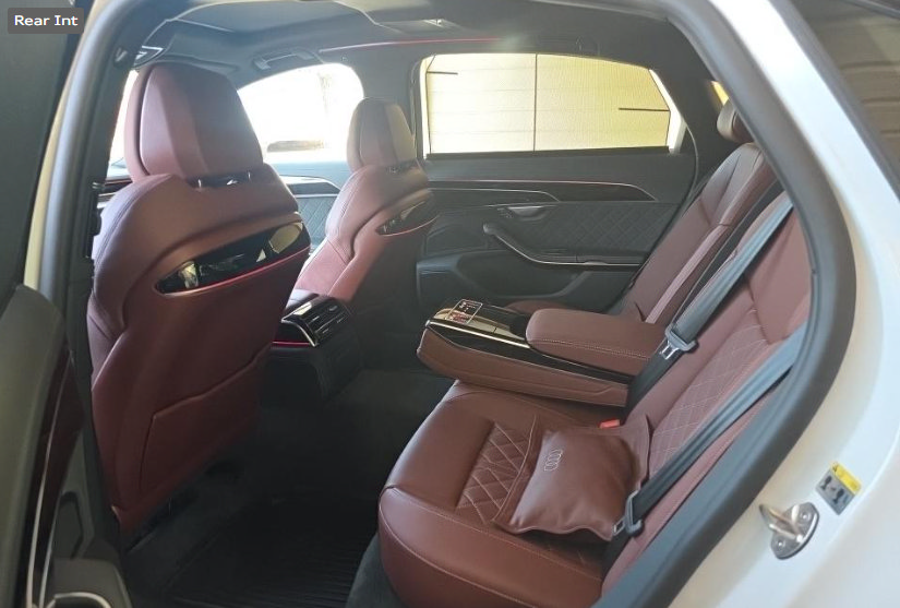 Used 2023 Audi S8 AWD/4WD image 2
