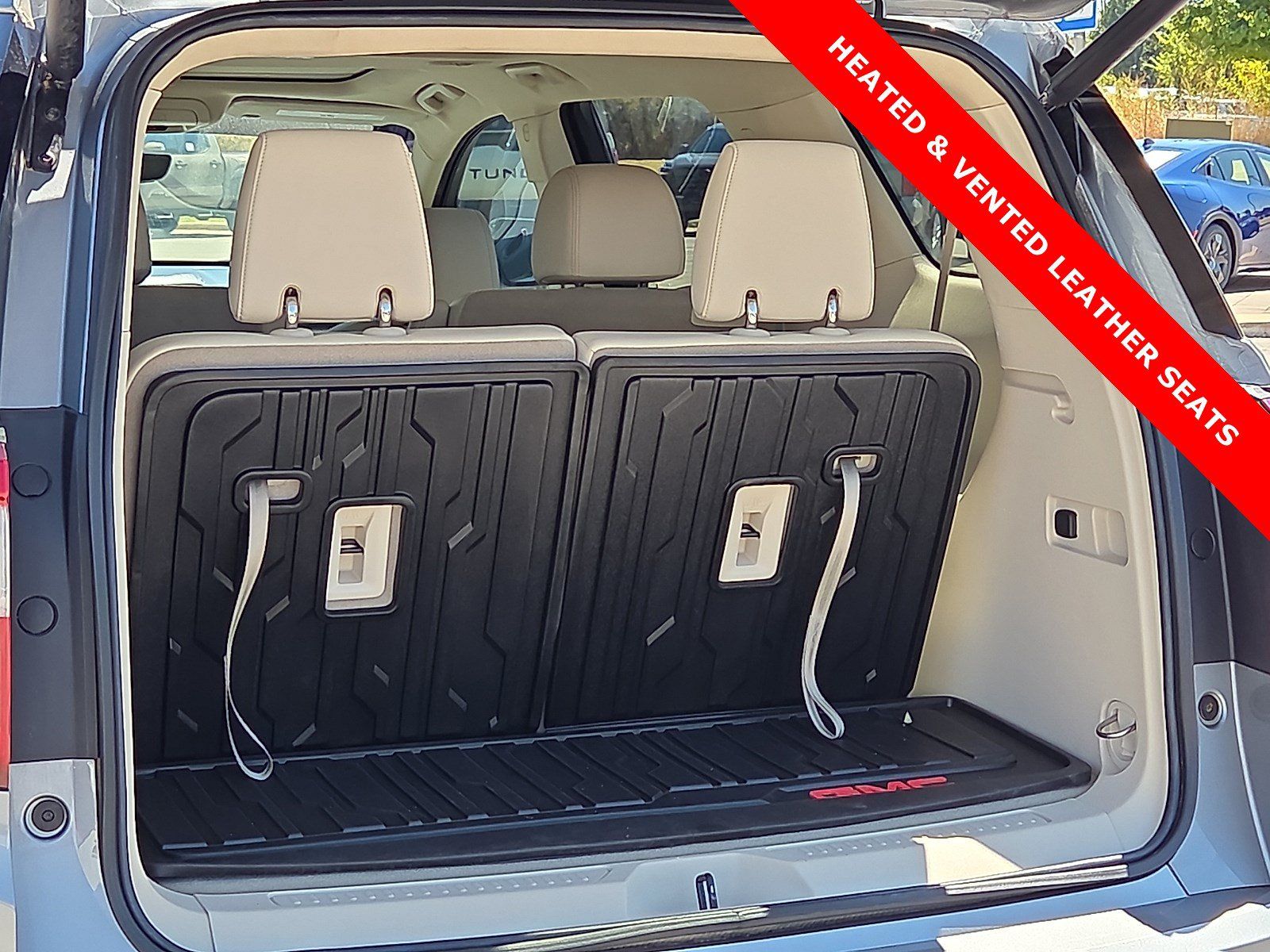 Used 2023 GMC Acadia Denali w/ Denali Ultimate Package FWD image 9