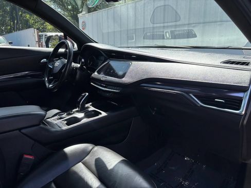 Used 2022 Cadillac XT4 Luxury w/ Cold Weather Package FWD image 19