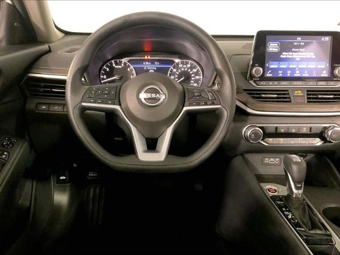 Used 2025 Nissan Altima 2.5 SV FWD image 5