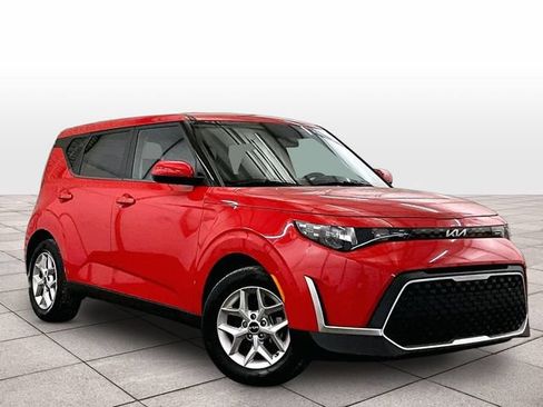 Used 2023 Kia Soul LX w/ LX Technology Package FWD image 2