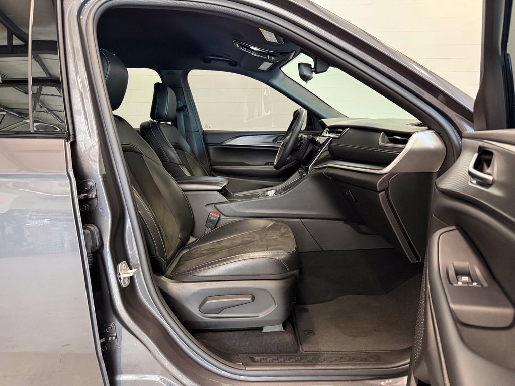 Used 2023 Jeep Grand Cherokee L Laredo AWD/4WD image 36