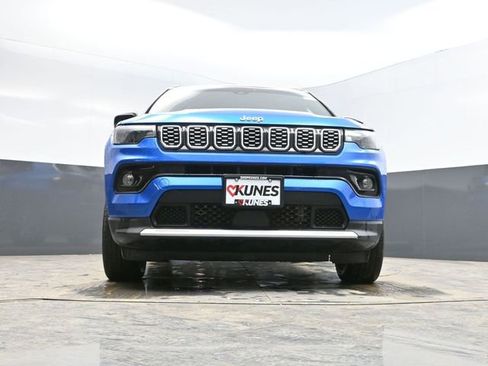 Used 2025 Jeep Compass Limited image 46