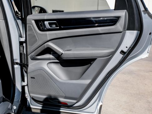 Used 2020 Porsche Cayenne image 44