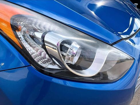 Used 2017 Hyundai Elantra GT image 24