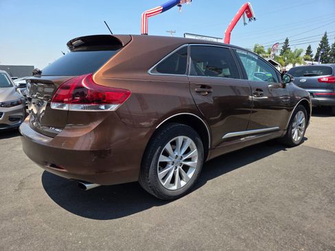Used 2013 Toyota Venza LE AWD/4WD image 4