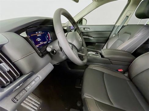New 2026 Nissan Pathfinder SL image 13