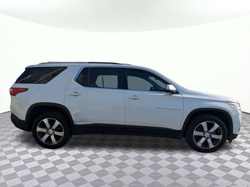 Used 2018 Chevrolet Traverse LT FWD image 2