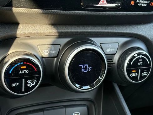 Used 2023 Hyundai Venue SEL FWD image 18