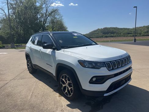 Used 2024 Jeep Compass Limited AWD/4WD image 3