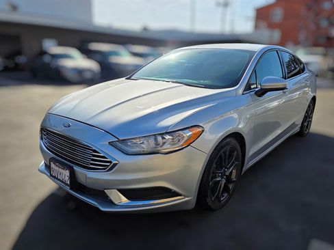 Used 2018 Ford Fusion SE w/ Equipment Group 201A FWD image 1