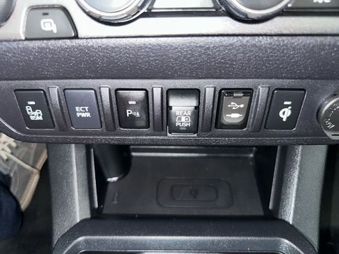 Used 2019 Toyota Tacoma TRD Sport image 88