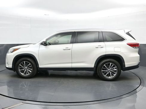 Used 2019 Toyota Highlander XLE image 5