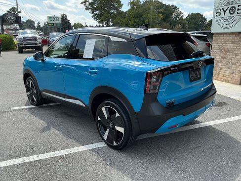 Used 2025 Nissan Kicks SR w/ Illumination Package FWD image 3