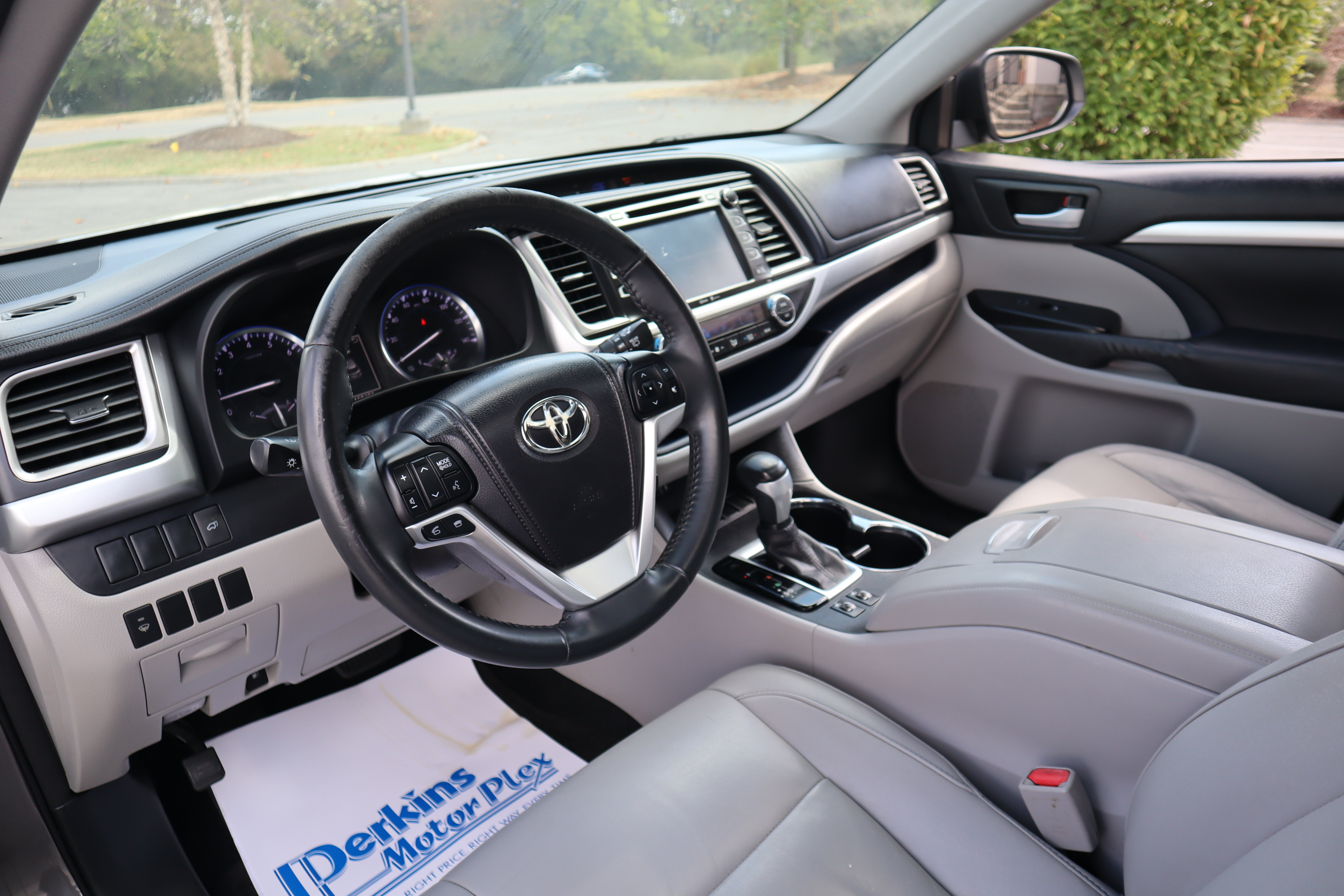 Used 2015 Toyota Highlander XLE FWD image 27